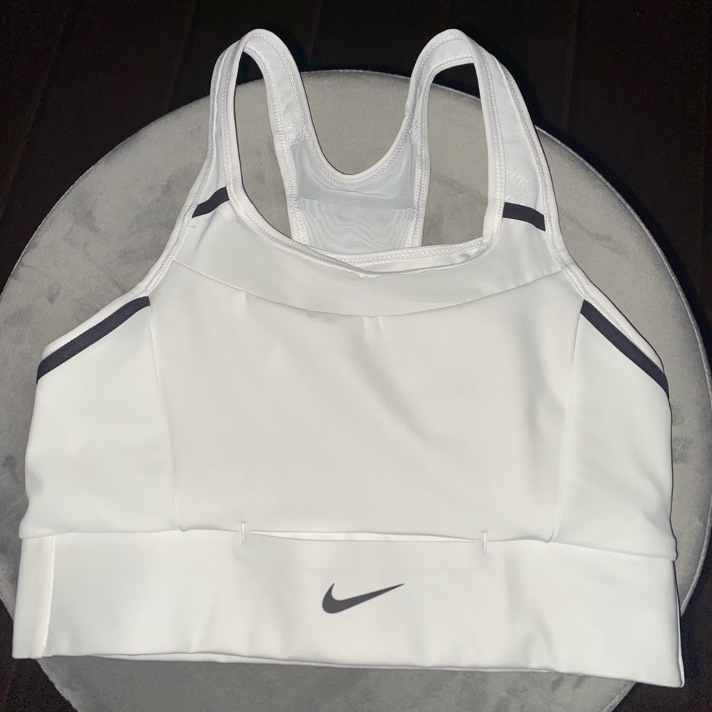 NWOT🆕Nike Swoosh Pocket Sports Bra